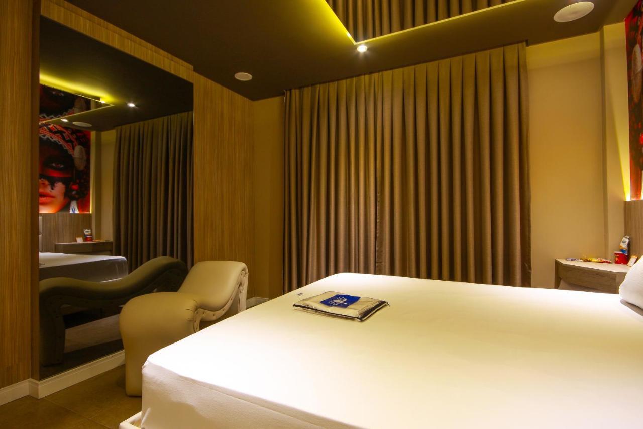 Motel Golf (Adults Only) Osasco Bagian luar foto