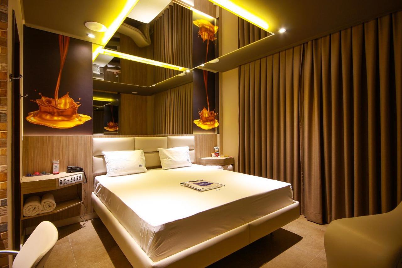 Motel Golf (Adults Only) Osasco Bagian luar foto